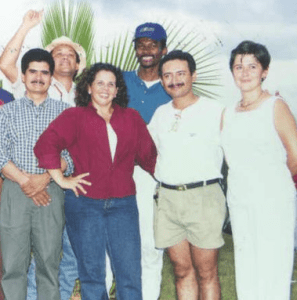 Festejando el día de los egresados con los compañeros carné 78