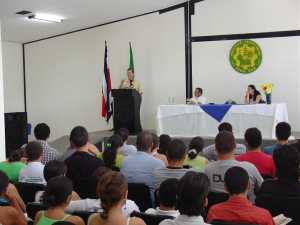 Discusión con Ottón Solis en el Curso de Computación y Sociedad